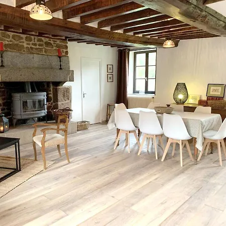 Maison De Charme à Joué-du-bois Avec Vue Sur Le Casa vacanze