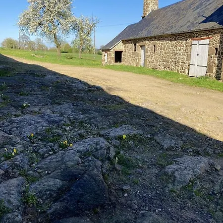 Maison De Charme à Joué-du-bois Avec Vue Sur Le *
